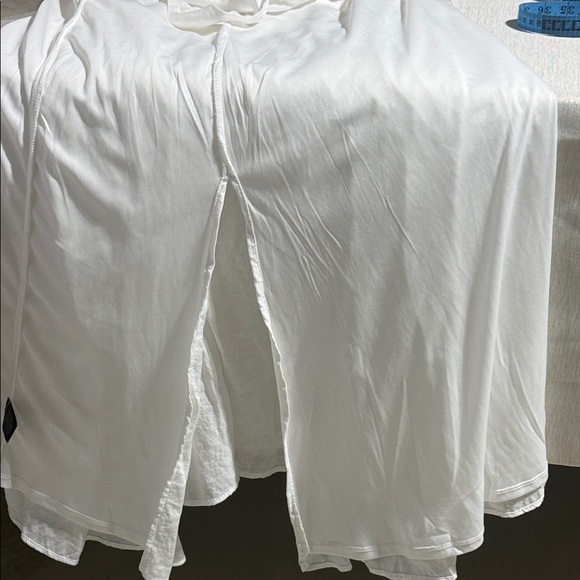 Elegant White Sleeveless Dress - Picture 12 of 12